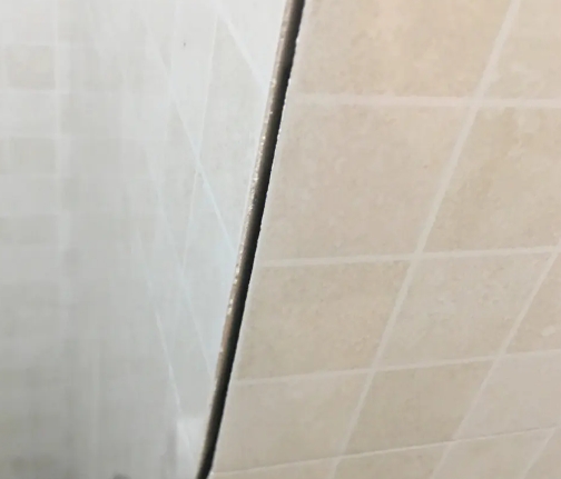 南川瓷砖空鼓维修公司分享阳台瓷砖脱落的修复过程可以分为以下几个步骤