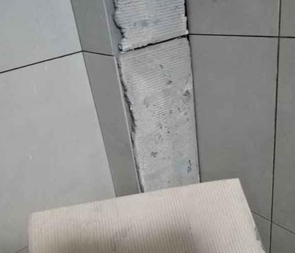 南川瓷砖空鼓维修公司分享下厨房瓷砖脱落的补救措施。